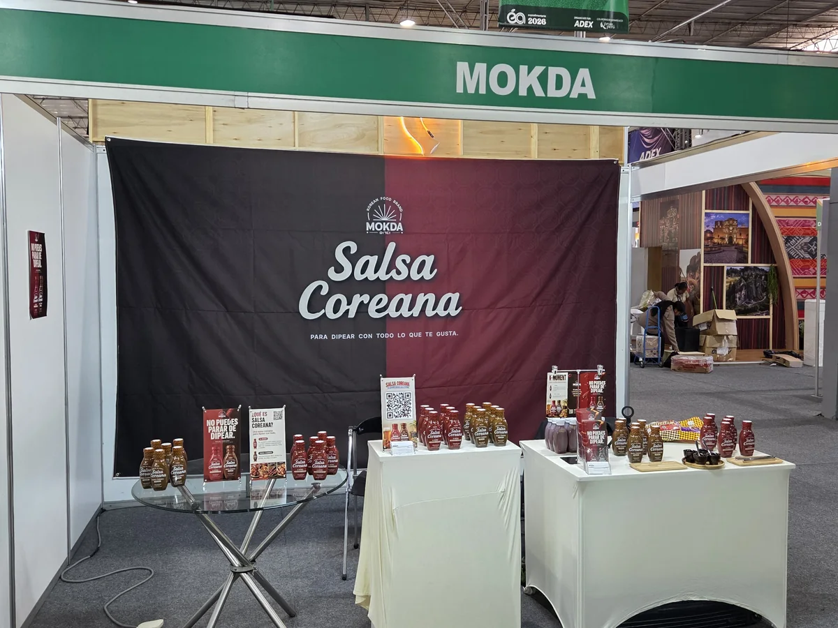 The MOKDA booth and Salsa Coreana display at Expoalimentaria 2026