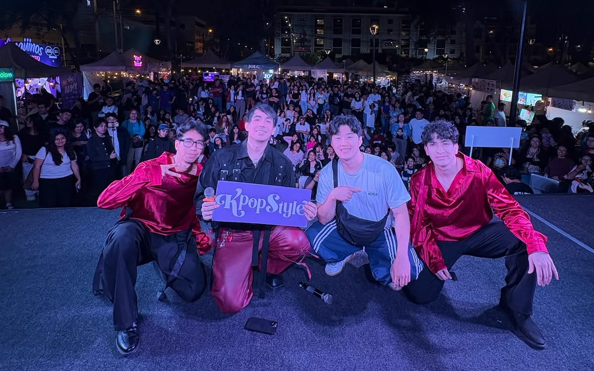 A photograph from the KPOP STYLE stage with the audience in the background
