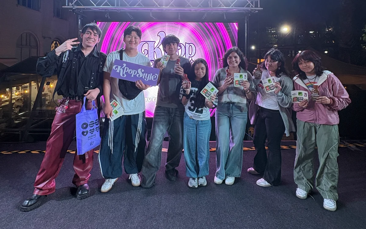 A group photograph holding Salsa Coreana at KPOP STYLE